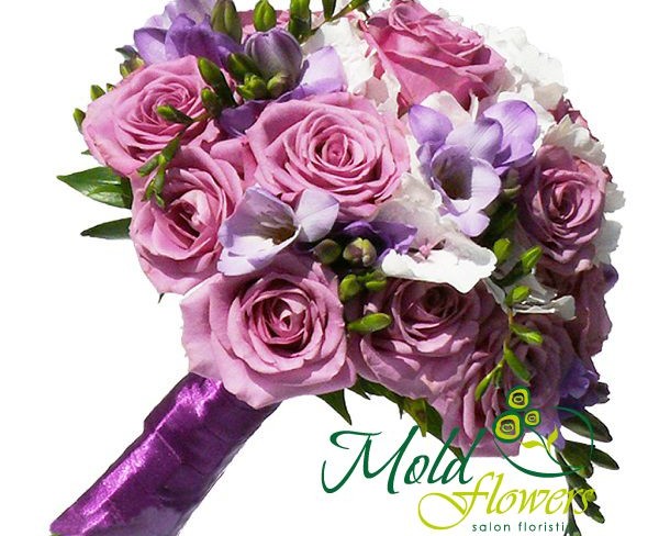 Buchetul miresei 23 din trandafiri, frezie violetă și hortensie foto