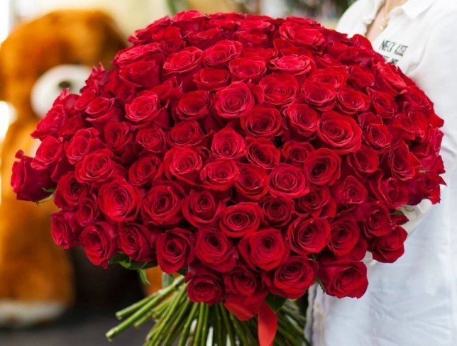 Фото 101 розы голландской премиум красной