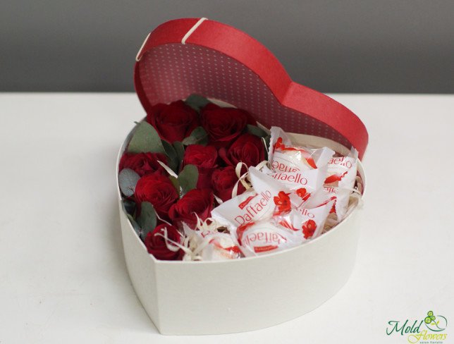 Box with roses and Raffaello photo