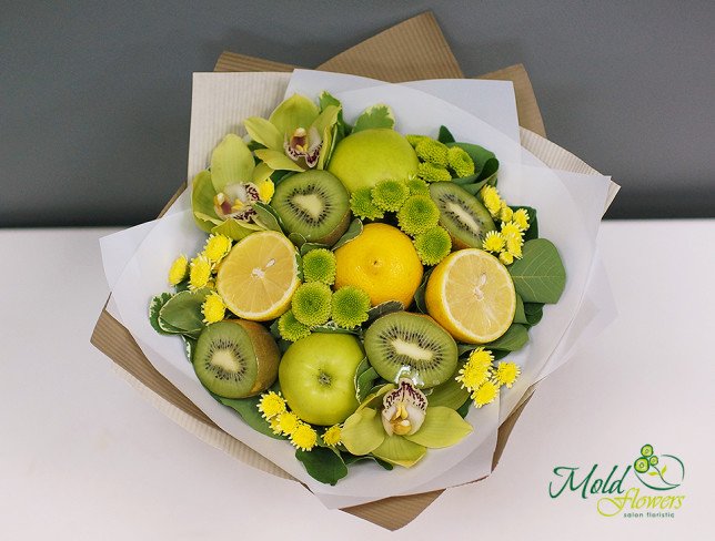 Фруктовый букет из яблок, лимонов, киви, хризантемы и орхидей (под заказ, 24 часа) Фото