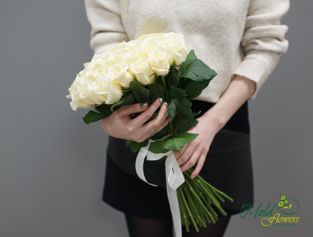 Buchet din trandafiri albi 30-40 cm de la moldflowers.md