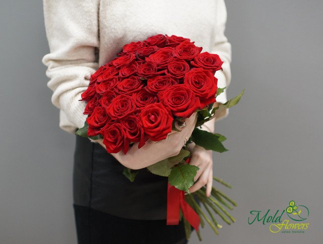 Buchet din trandafiri rosii 30-40 cm 2 de la moldflowers.md