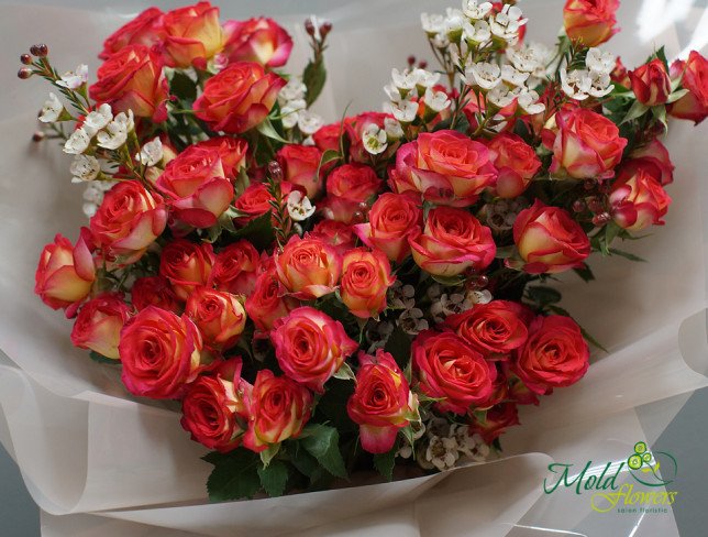 Букет-сердце из кустовой розы (под заказ, 10 дней) Фото