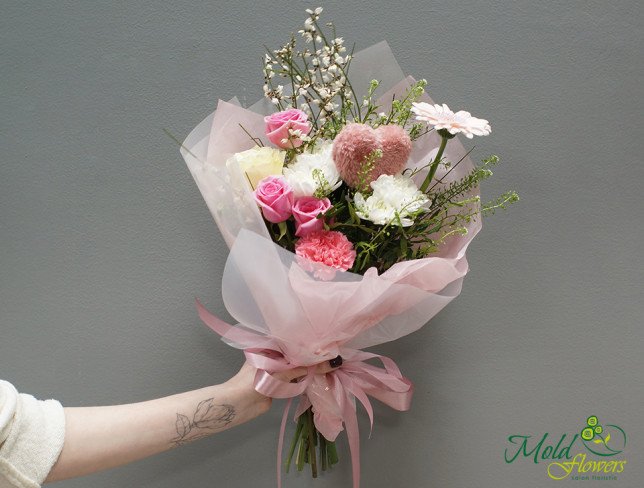 Букет из роз, хризантем, герберы и гвоздики от moldflowers.md