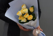 Букет из 9 роз Buttercup 40 см — фото 2