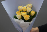 Букет из 9 роз Buttercup 40 см — фото 4