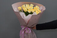Buchet din 15 trandafiri Buttercup 40 cm — foto 1