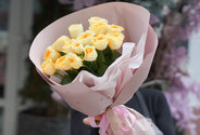 Buchet din 15 trandafiri Buttercup 40 cm — foto 4