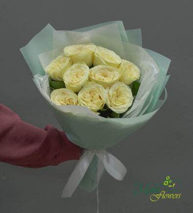 Buchet din 9 trandafiri Hampshire de 40 cm