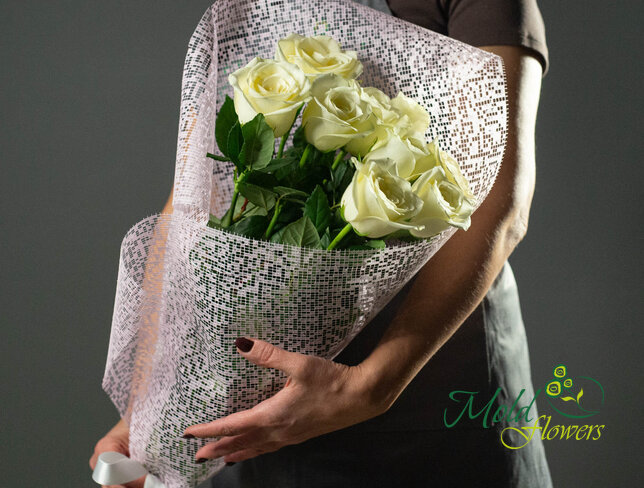 Bouquet of 9 White Roses 70 cm