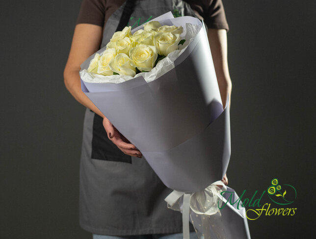 Buchet din 11 trandafiri albi 70 cm