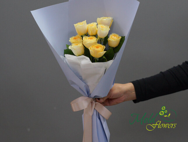 Букет из 9 роз Buttercup 40 см