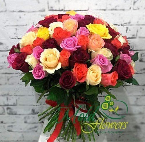 Букет из 101 разноцветной розы 30-40 см от moldflowers.md