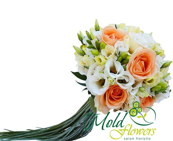 Букет невесты из оранжевых роз, белых и желтых эустом фото