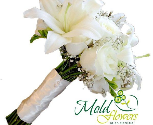 Buchetul miresei 37 din lilie albă, trandafiri și gipsofila foto