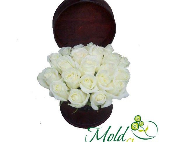 Brown chest with white roses photo