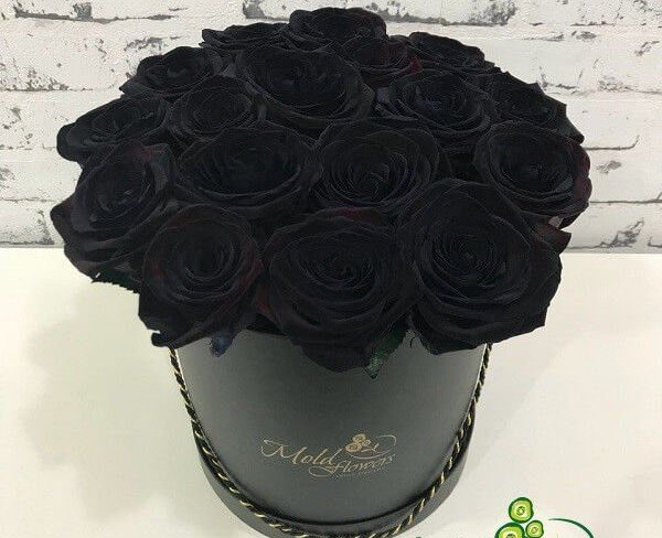 Exclusive black hat box with black roses photo
