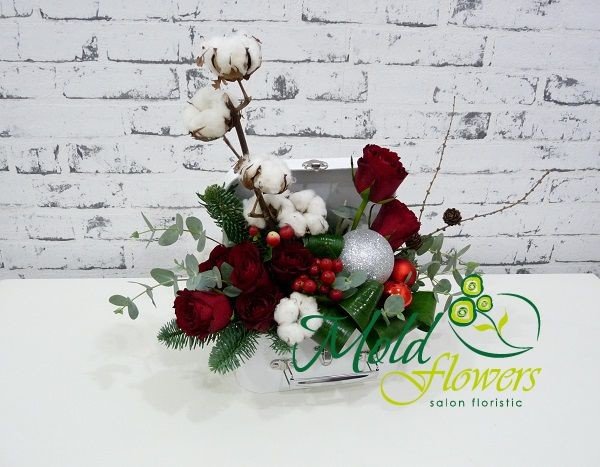 Box with red roses, hypericum, spruce branches, cotton, eucalyptus, Christmas toys photo