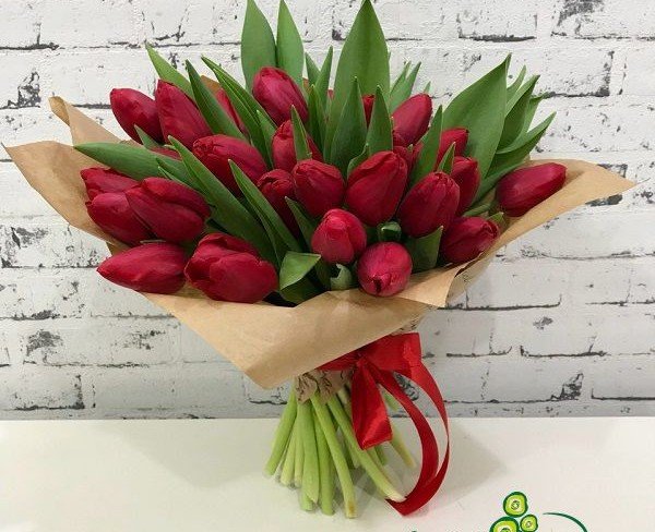 Букет из красных тюльпанов Фото