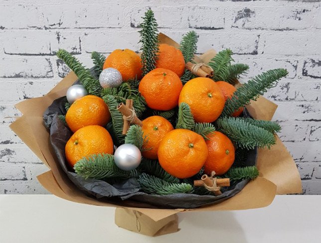 Новогодний букет с мандаринами Фото