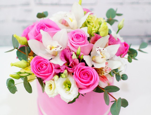 Розовая коробка с розами, эустомой и орхидеей 2 Фото