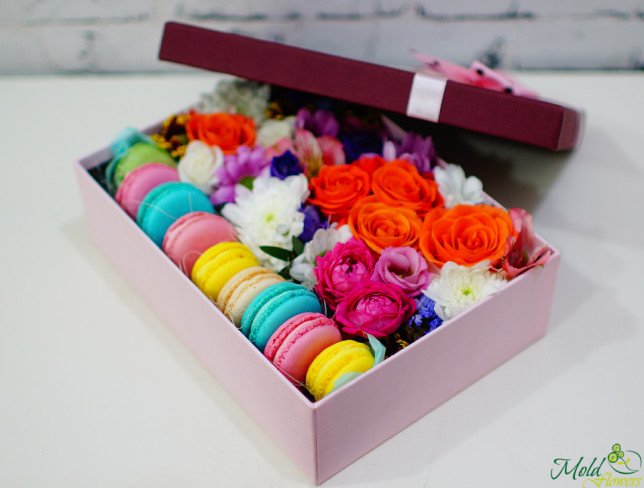 Square box with roses, alstromeria, eustoma, chrysanthemum, multicolored macaron cookies photo