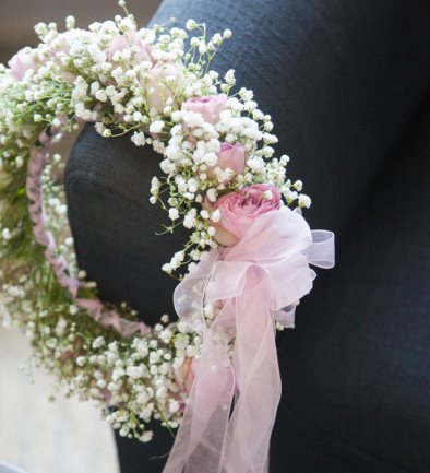 Wreath of Gypsophila and Pink Roses photo 394x433