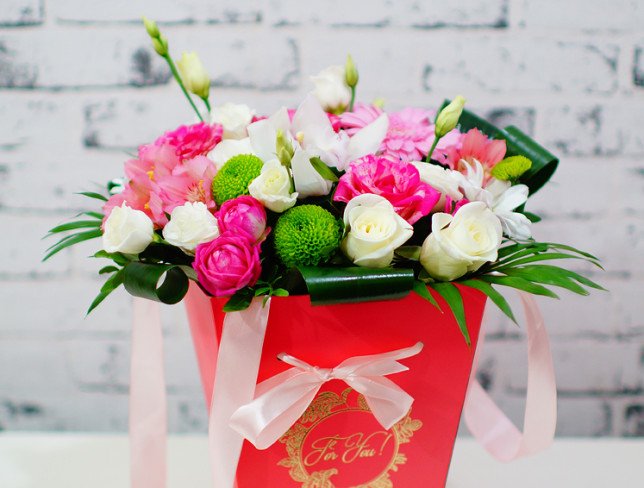 Box of white and pink roses, pink gerbera, alstromeria, white orchid, eustoma, green chrysanthemums, chica photo