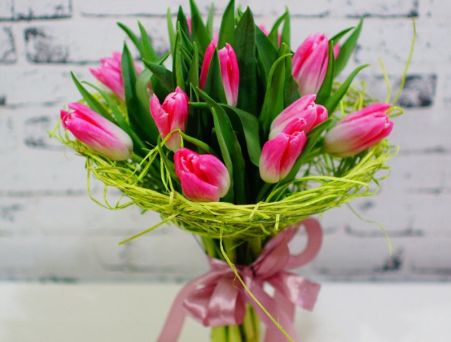 Букет из 15 розовых тюльпанов Фото