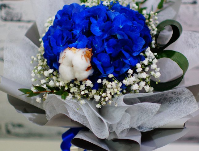 Buchet cu hortensie albastră, gipsofil alb, bumbac, aspidistra, fistic fotografie