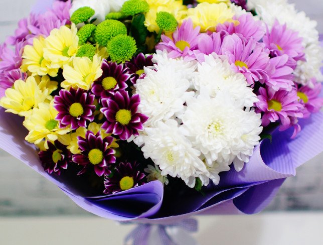 Букет из разноцветной голландской хризантемы Фото