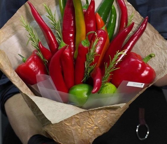 Vegetable Bouquet with Red and Green Bell Peppers (made to order, 1 day) photo