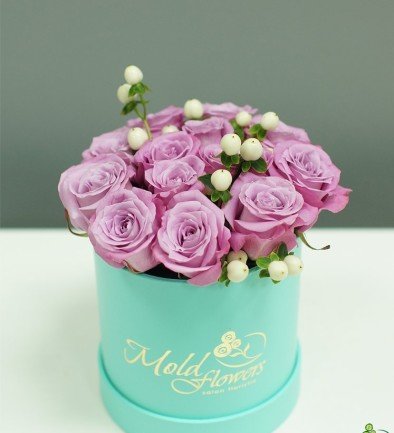 Бирюзовая коробочка с фиолетовыми розами Фото 394x433