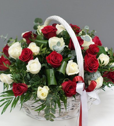 Basket with red and white roses (51 pcs.) photo 394x433