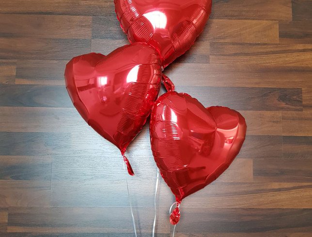 Фольгированные шары в виде сердца 3 штуки Фото