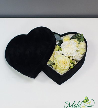 Черное бархатное сердце с цветами Фото 394x433