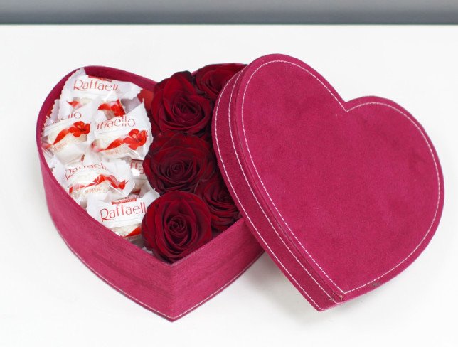 Сердце с розами и raffaello (средняя) Фото