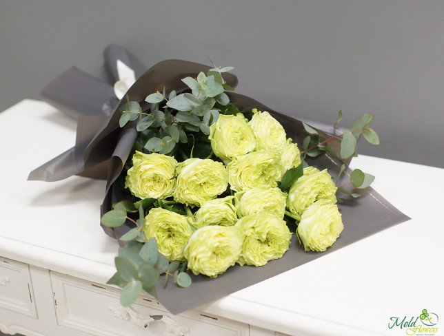 Букет из зелёных роз и эвкалипта Фото