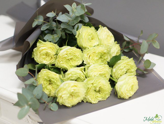 Букет из зелёных роз и эвкалипта Фото
