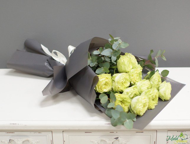 Bouquet of green roses and eucalyptus photo
