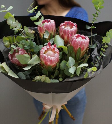 Bouquet with protea photo 394x433