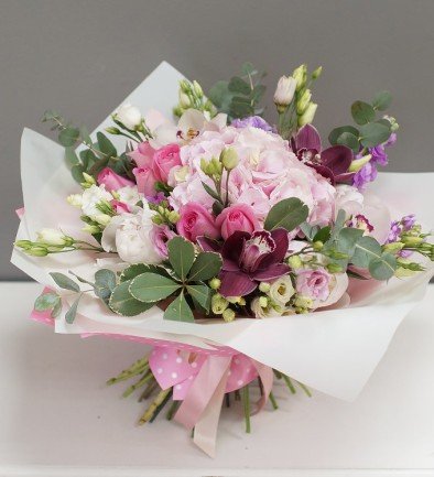 Pink hydrangea bouquet photo 394x433