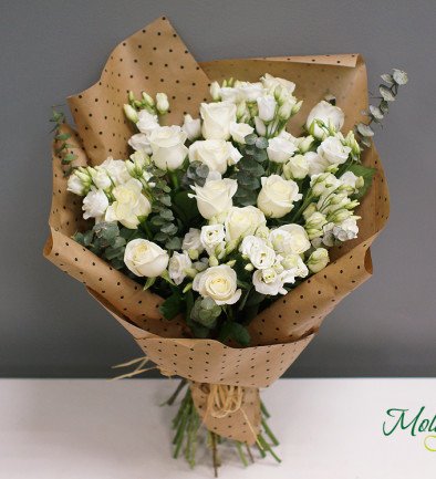 Bouquet of white eustoma, roses and eucalyptus photo 394x433
