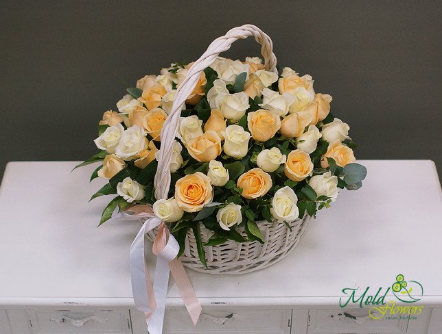 Basket with cream and white roses photo