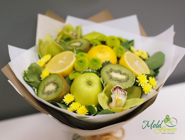 Фруктовый букет из яблок, лимонов, киви, хризантемы и орхидей (под заказ, 24 часа) Фото