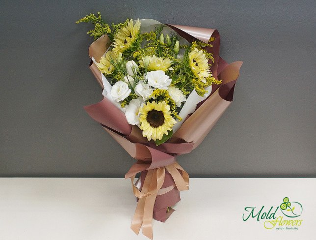 Bouquet of sunflowers and white lisianthus photo