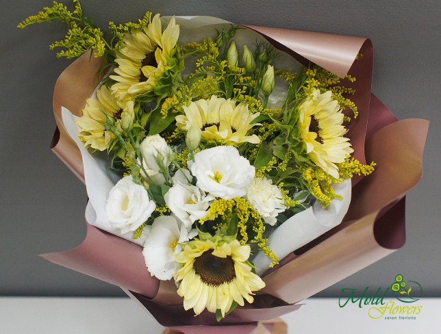 Bouquet of sunflowers and white lisianthus photo