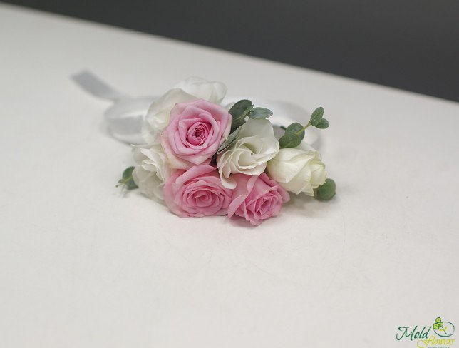 Bracelet of white eustoma and pink roses photo