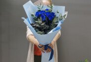 Buchet din trandafiri albastri si eucalipt — foto 1