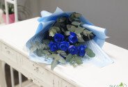 Buchet din trandafiri albastri si eucalipt — foto 2